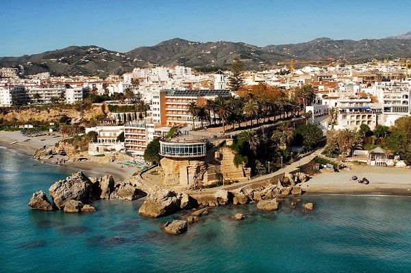 Nerja, llamada el balncón de Europa.