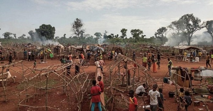 República Centroafricana: uno de los países más peligrosos del mundo para viajar, hay infinidad de asesinatos masivos por guerras de tribus. 